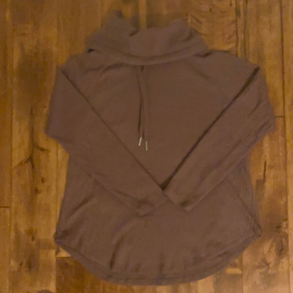Light weight turtle neck sweater